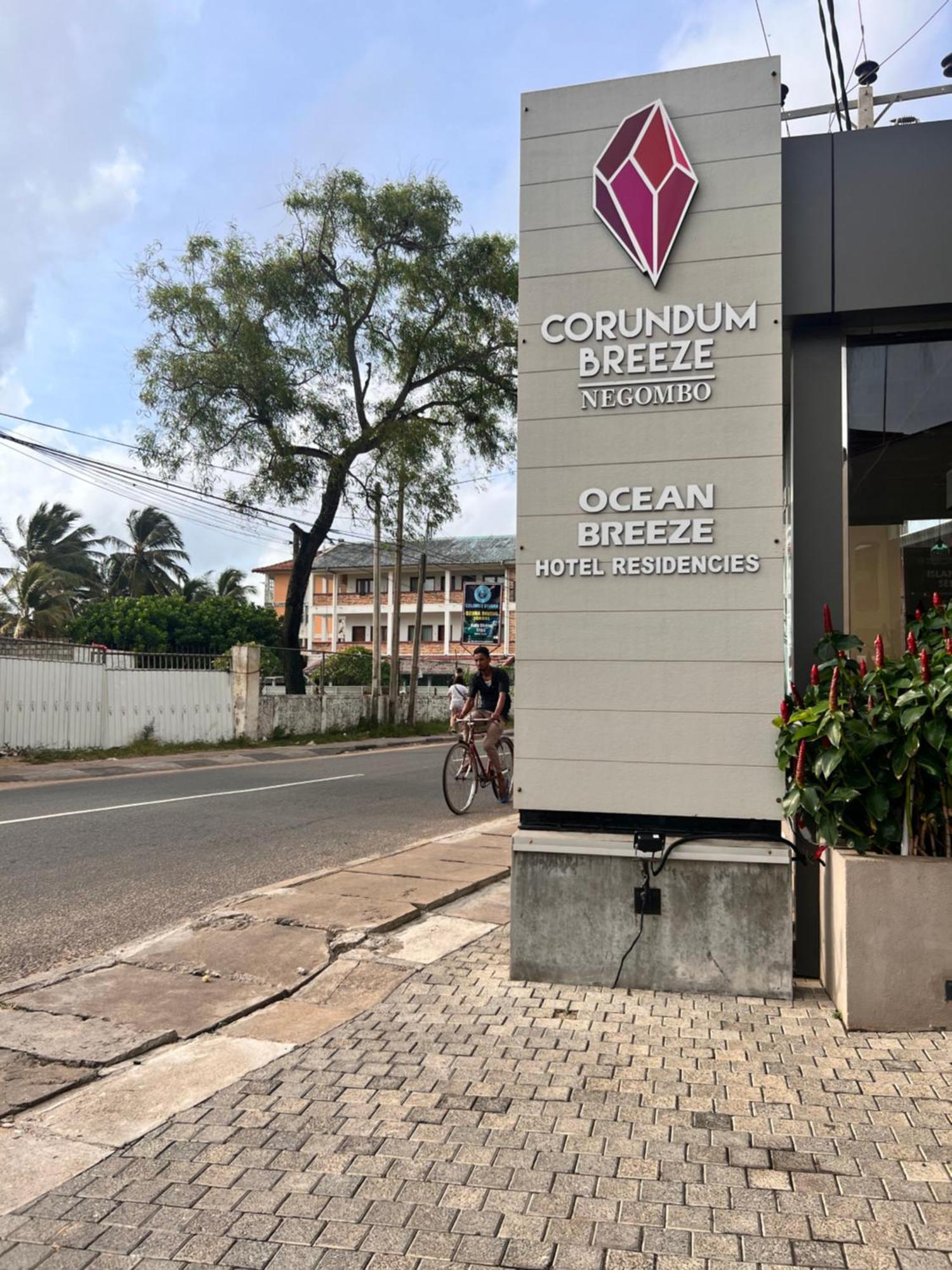 Ocean Breeze Negombo- Tidesend Luxury Beach Apartments المظهر الخارجي الصورة