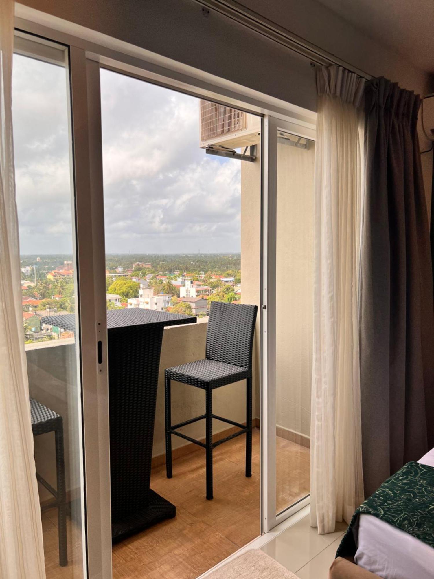 Ocean Breeze Negombo- Tidesend Luxury Beach Apartments المظهر الخارجي الصورة