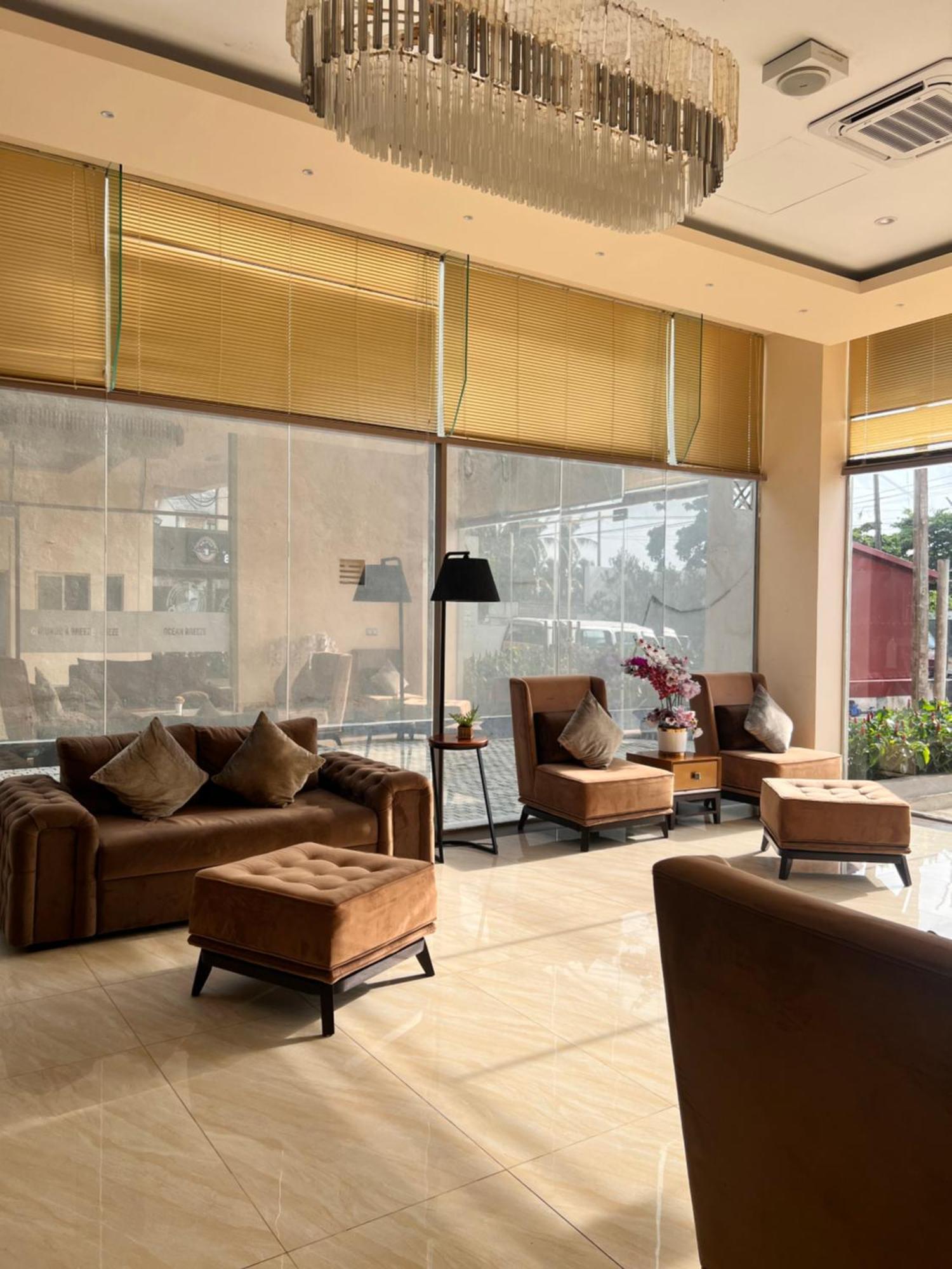 Ocean Breeze Negombo- Tidesend Luxury Beach Apartments المظهر الخارجي الصورة
