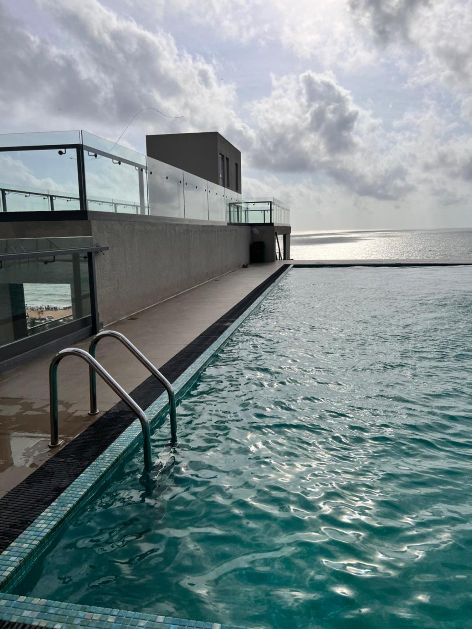 Ocean Breeze Negombo- Tidesend Luxury Beach Apartments المظهر الخارجي الصورة