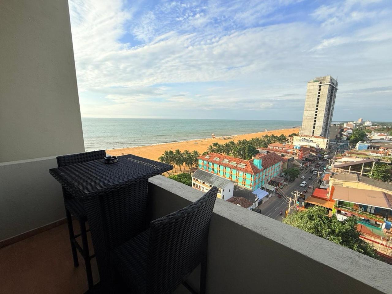 Ocean Breeze Negombo- Tidesend Luxury Beach Apartments المظهر الخارجي الصورة