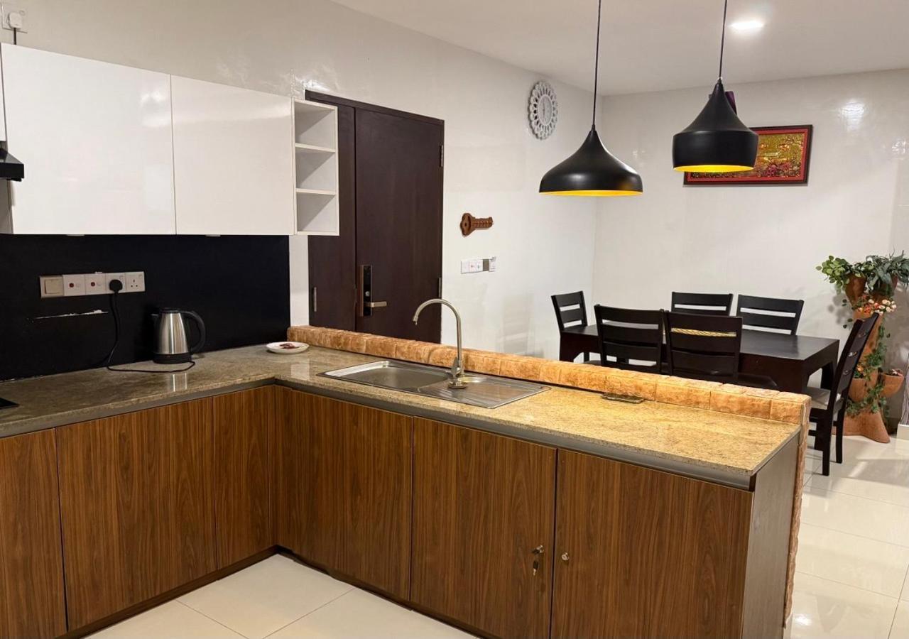 Ocean Breeze Negombo- Tidesend Luxury Beach Apartments المظهر الخارجي الصورة