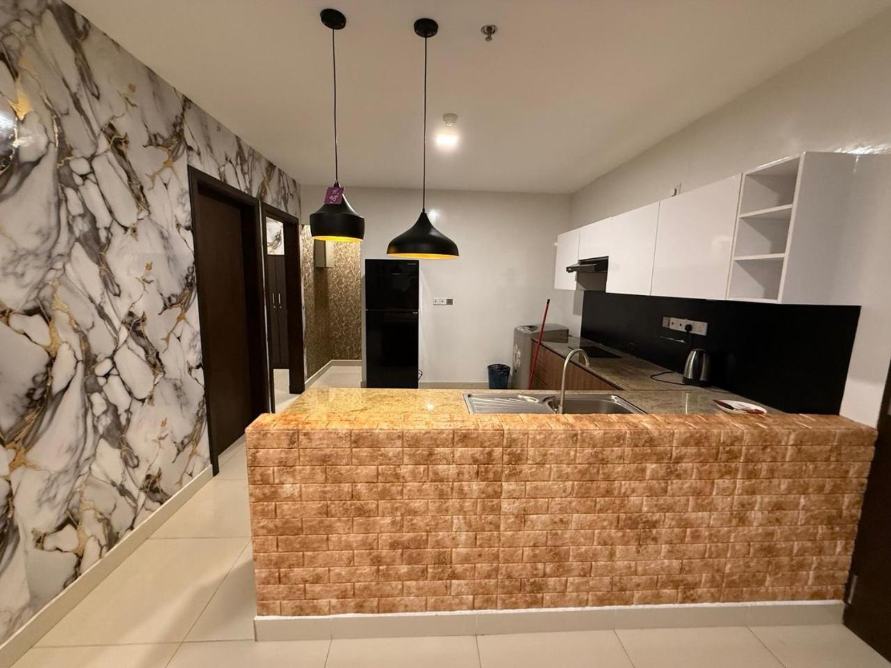 Ocean Breeze Negombo- Tidesend Luxury Beach Apartments المظهر الخارجي الصورة