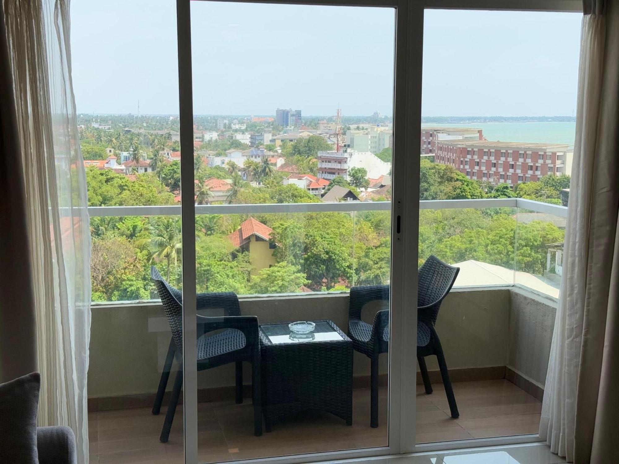 Ocean Breeze Negombo- Tidesend Luxury Beach Apartments المظهر الخارجي الصورة