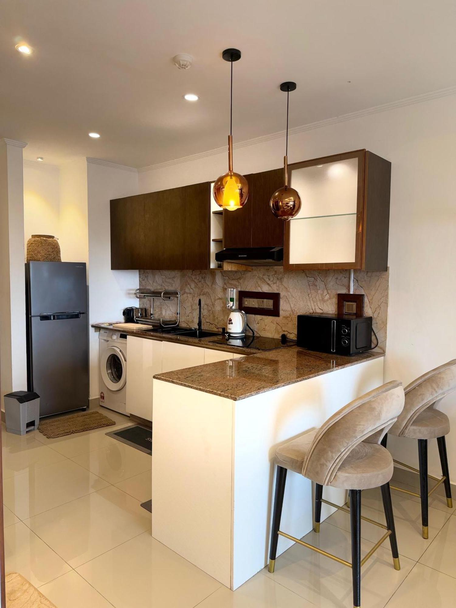 Ocean Breeze Negombo- Tidesend Luxury Beach Apartments المظهر الخارجي الصورة