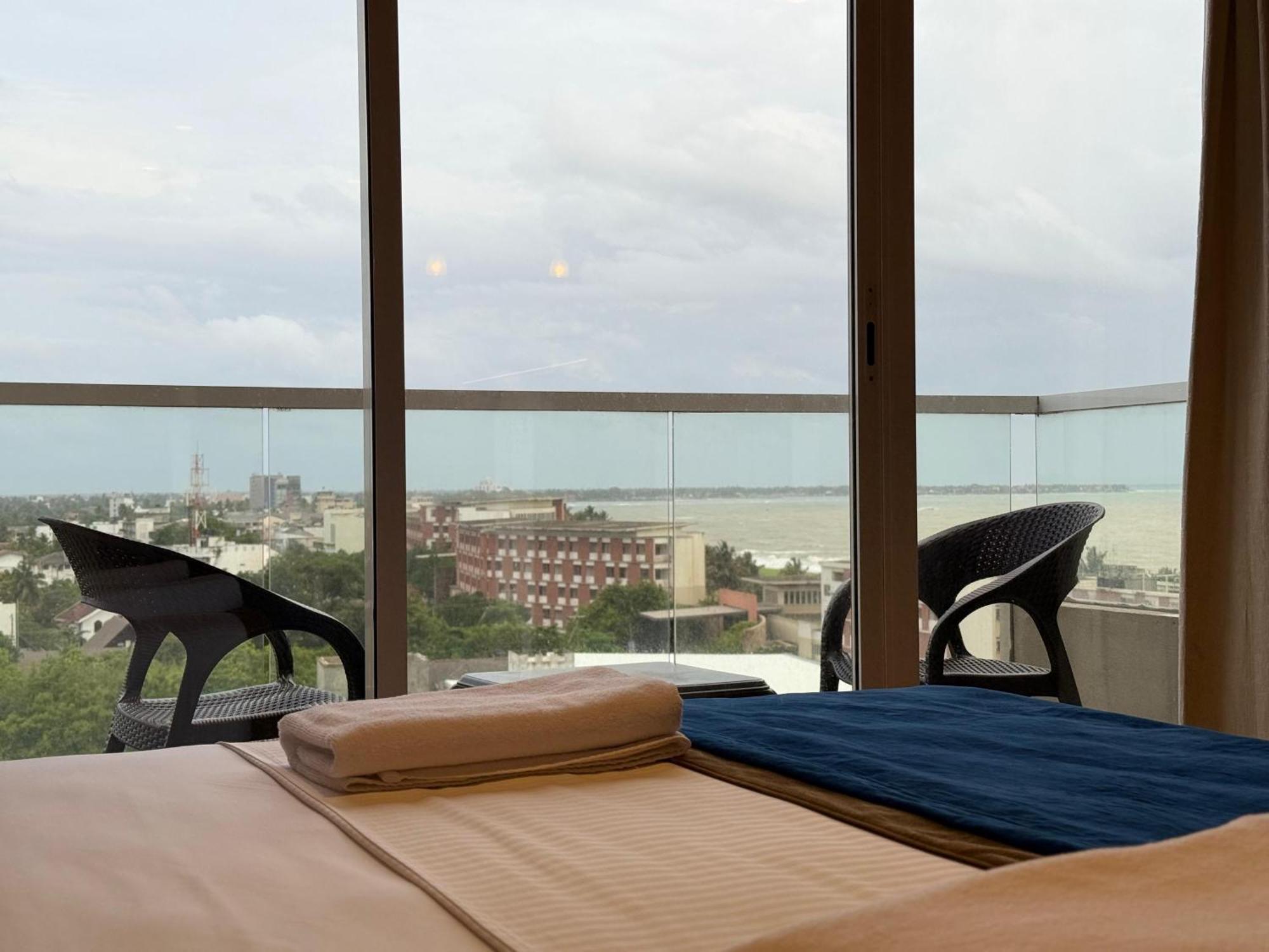 Ocean Breeze Negombo- Tidesend Luxury Beach Apartments المظهر الخارجي الصورة