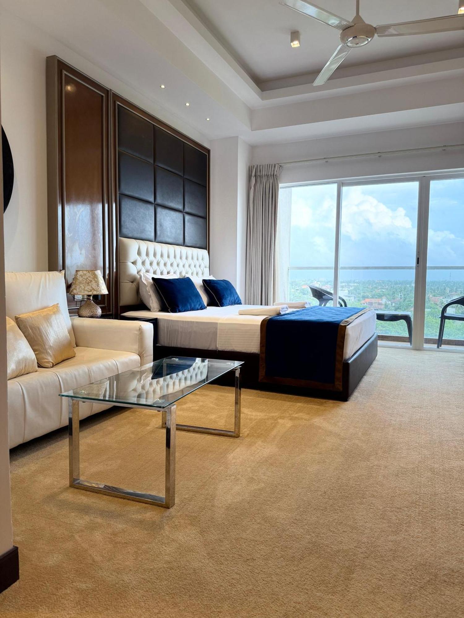 Ocean Breeze Negombo- Tidesend Luxury Beach Apartments المظهر الخارجي الصورة