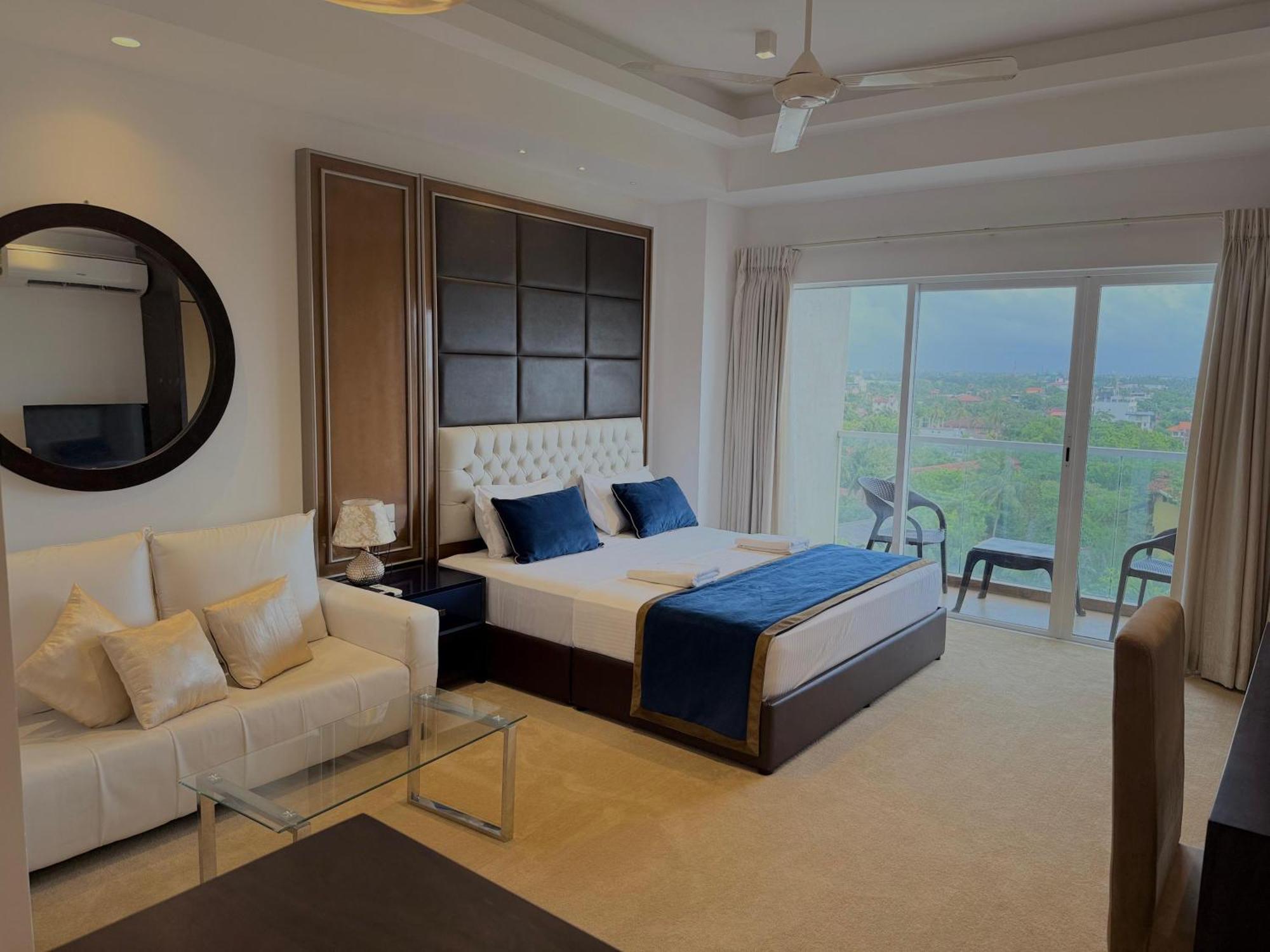 Ocean Breeze Negombo- Tidesend Luxury Beach Apartments المظهر الخارجي الصورة